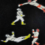 Charger l&#39;image dans la galerie, zoom chaussettes fantaisie noires, cols, talons et pointes rouges motifs lutteur lucha libre marque Cassepieds
