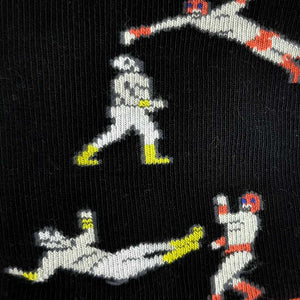 zoom chaussettes fantaisie noires, cols, talons et pointes rouges motifs lutteur lucha libre marque Cassepieds